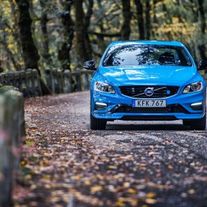 2017-volvo-s60-polestar_100596648_h.jpg