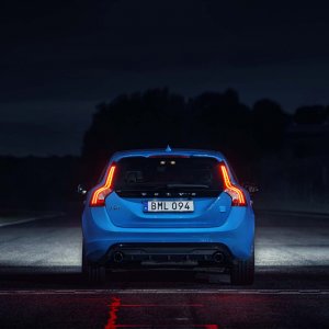 2017-volvo-s60-polestar_100596655_h.jpg